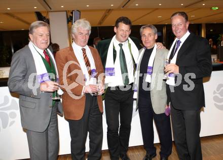 Fussball. SK Austria Kaernten. Legendentreffen. Hans Buzek, Alois Jagodic, Buergermeister Christian Scheider, Franz Hasil,Walter Ludescher. Klagenfurt, am 16.12.2010.
Foto: Kuess
---
pressefotos, pressefotografie, kuess, qs, qspictures, sport, bild, bilder, bilddatenbank