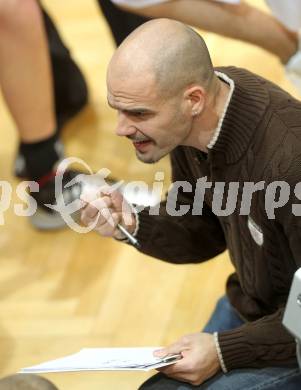 Basketball Bundesliga. Woerthersee Piraten gegen WBC Raiffeisen Wels.   Trainer Joachim Buggelsheim (Piraten). Klagenfurt, 18.12.2010.
Foto:  Kuess

---
pressefotos, pressefotografie, kuess, qs, qspictures, sport, bild, bilder, bilddatenbank