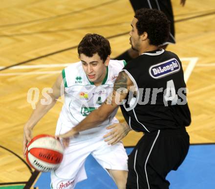 Basketball Bundesliga. Woerthersee Piraten gegen WBC Raiffeisen Wels.  Martin Breithuber,  (Piraten), Robert Holcomb-Faye (Wels). Klagenfurt, 18.12.2010.
Foto:  Kuess

---
pressefotos, pressefotografie, kuess, qs, qspictures, sport, bild, bilder, bilddatenbank