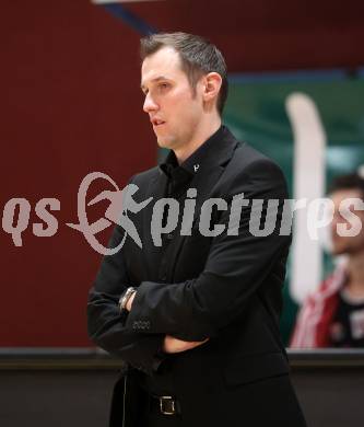 Basketball Bundesliga. Woerthersee Piraten gegen WBC Raiffeisen Wels.  Trainer Gerald Wasshuber (Wels). Klagenfurt, 18.12.2010.
Foto:  Kuess

---
pressefotos, pressefotografie, kuess, qs, qspictures, sport, bild, bilder, bilddatenbank