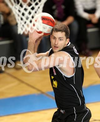 Basketball Bundesliga. Woerthersee Piraten gegen WBC Raiffeisen Wels.   Davor Lamesic  (Wels). Klagenfurt, 18.12.2010.
Foto:  Kuess

---
pressefotos, pressefotografie, kuess, qs, qspictures, sport, bild, bilder, bilddatenbank