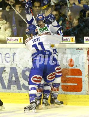 EBEL. Eishockey Bundesliga. KAC gegen VSV. Torjubel Nikolas Petrik, Nico Toff (VSV). Klagenfurt, am 21.12.2010.
Foto: Kuess 

---
pressefotos, pressefotografie, kuess, qs, qspictures, sport, bild, bilder, bilddatenbank