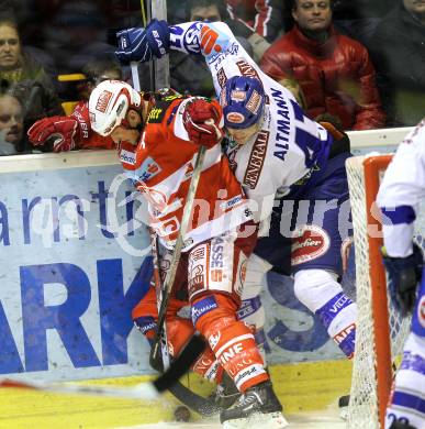 EBEL. Eishockey Bundesliga. KAC gegen VSV. Mike Craig, (KAC), Mario Altmann (VSV). Klagenfurt, am 21.12.2010.
Foto: Kuess 

---
pressefotos, pressefotografie, kuess, qs, qspictures, sport, bild, bilder, bilddatenbank