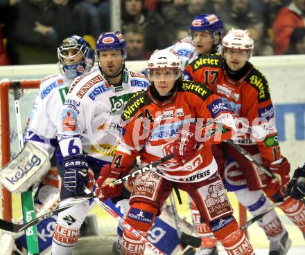 EBEL. Eishockey Bundesliga. KAC gegen VSV. Dieter Kalt, Gregor Hager, (KAC), Bernhard Starkbaum, Gerhard Unterluggauer (VSV). Klagenfurt, am 21.12.2010.
Foto: Kuess 

---
pressefotos, pressefotografie, kuess, qs, qspictures, sport, bild, bilder, bilddatenbank