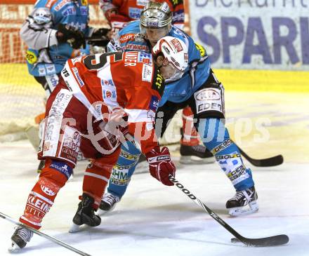 EBEL. Eishockey Bundesliga. EC KAC gegen EHC LIWEST Black Wings Linz. Paul Schellander, (KAC), Patrick Leahy (Linz). Klagenfurt, am 23.12.2010.
Foto: Kuess 

---
pressefotos, pressefotografie, kuess, qs, qspictures, sport, bild, bilder, bilddatenbank