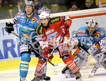 EBEL. Eishockey Bundesliga. EC KAC gegen EHC LIWEST Black Wings Linz. Dieter Kalt, (KAC), Aaron McKenzie, Alex Westlund (Linz). Klagenfurt, am 23.12.2010.
Foto: Kuess 

---
pressefotos, pressefotografie, kuess, qs, qspictures, sport, bild, bilder, bilddatenbank