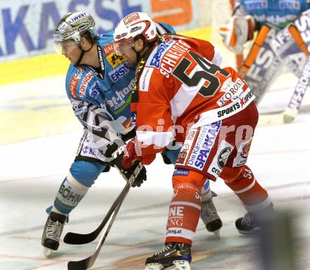 EBEL. Eishockey Bundesliga. EC KAC gegen EHC LIWEST Black Wings Linz. Andrew Schneider, (KAC), Robert Shearer (Linz). Klagenfurt, am 23.12.2010.
Foto: Kuess 

---
pressefotos, pressefotografie, kuess, qs, qspictures, sport, bild, bilder, bilddatenbank