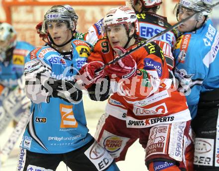 EBEL. Eishockey Bundesliga. EC KAC gegen EHC LIWEST Black Wings Linz. Tyler Spurgeon, (KAC), Daniel Oberkofler (Linz). Klagenfurt, am 23.12.2010.
Foto: Kuess 

---
pressefotos, pressefotografie, kuess, qs, qspictures, sport, bild, bilder, bilddatenbank