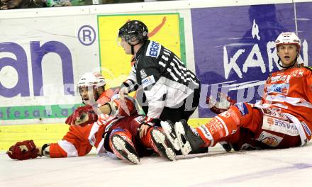 EBEL. Eishockey Bundesliga. EC KAC gegen EHC LIWEST Black Wings Linz. Sean Brown, Mike Craig, Schiedsrichter (KAC). Klagenfurt, am 23.12.2010.
Foto: Kuess 

---
pressefotos, pressefotografie, kuess, qs, qspictures, sport, bild, bilder, bilddatenbank