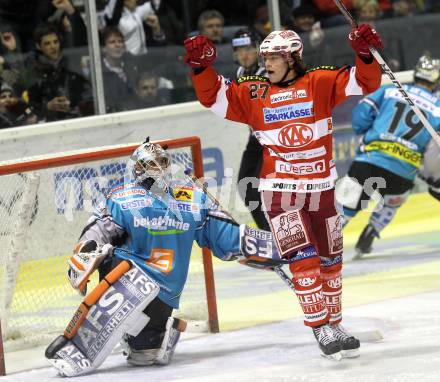 EBEL. Eishockey Bundesliga. EC KAC gegen EHC LIWEST Black Wings Linz. Torjubel Thomas Hundertpfund (KAC). Klagenfurt, am 23.12.2010.
Foto: Kuess 

---
pressefotos, pressefotografie, kuess, qs, qspictures, sport, bild, bilder, bilddatenbank