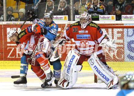 EBEL. Eishockey Bundesliga. EC KAC gegen EHC LIWEST Black Wings Linz. Johannes Kirisits, Rene Swette, (KAC),  Brad Purdie (Linz). Klagenfurt, am 23.12.2010.
Foto: Kuess 

---
pressefotos, pressefotografie, kuess, qs, qspictures, sport, bild, bilder, bilddatenbank