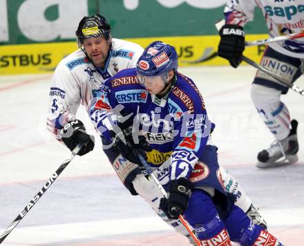 EBEL. Eishockey Bundesliga. EC Pasut VSV gegen  Alba Volan SAPA Fehervar AV19. Michael Raffl,  (VSV), Oscar Ackestroem (Alba Volan). Villach, am 26.12.2010.
Foto: Kuess 


---
pressefotos, pressefotografie, kuess, qs, qspictures, sport, bild, bilder, bilddatenbank