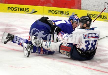 EBEL. Eishockey Bundesliga. EC Pasut VSV gegen  Alba Volan SAPA Fehervar AV19. Mario Altmann,  (VSV), Eric Johansson (Alba Volan). Villach, am 26.12.2010.
Foto: Kuess 


---
pressefotos, pressefotografie, kuess, qs, qspictures, sport, bild, bilder, bilddatenbank