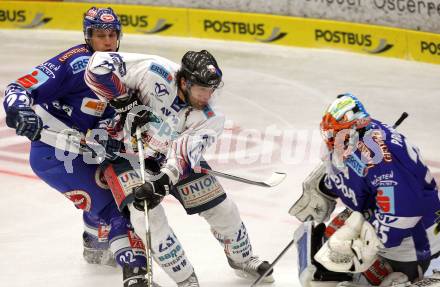 EBEL. Eishockey Bundesliga. EC Pasut VSV gegen  Alba Volan SAPA Fehervar AV19.  Greg Kuznik, Gert Prohaska, (VSV), Arpad Mihaly (Alba Volan). Villach, am 26.12.2010.
Foto: Kuess 


---
pressefotos, pressefotografie, kuess, qs, qspictures, sport, bild, bilder, bilddatenbank