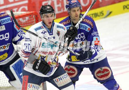 EBEL. Eishockey Bundesliga. EC Pasut VSV gegen  Alba Volan SAPA Fehervar AV19.  Michael Martin, (VSV), Istvan Sofron (Alba Volan). Villach, am 26.12.2010.
Foto: Kuess 


---
pressefotos, pressefotografie, kuess, qs, qspictures, sport, bild, bilder, bilddatenbank