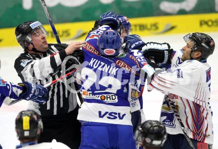 EBEL. Eishockey Bundesliga. EC Pasut VSV gegen  Alba Volan SAPA Fehervar AV19. Rangelei, Rauferei Greg Kuznik (VSV). Villach, am 26.12.2010.
Foto: Kuess 


---
pressefotos, pressefotografie, kuess, qs, qspictures, sport, bild, bilder, bilddatenbank