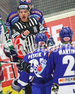 EBEL. Eishockey Bundesliga. EC Pasut VSV gegen HDD TILIA Olimpija Ljubljana. Schiedsrichter, Nikolas Petrik (VSV). Villach, am 26.11.2010.
Foto: Kuess 


---
pressefotos, pressefotografie, kuess, qs, qspictures, sport, bild, bilder, bilddatenbank