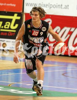 Basketball Bundesliga. Woerthersee Piraten gegen Ece Bulls Kapfenberg.  Moritz Lanegger (Kapfenberg). Klagenfurt, 11.12.2010.
Foto:  Kuess

---
pressefotos, pressefotografie, kuess, qs, qspictures, sport, bild, bilder, bilddatenbank