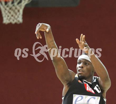 Basketball Bundesliga. Woerthersee Piraten gegen Ece Bulls Kapfenberg.  Larry Gordon (Kapfenberg). Klagenfurt, 11.12.2010.
Foto:  Kuess

---
pressefotos, pressefotografie, kuess, qs, qspictures, sport, bild, bilder, bilddatenbank