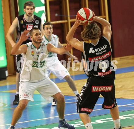 Basketball Bundesliga. Woerthersee Piraten gegen Ece Bulls Kapfenberg.  Bernhard Weber (Piraten), Moritz Lanegger (Kapfenberg). Klagenfurt, 11.12.2010.
Foto:  Kuess

---
pressefotos, pressefotografie, kuess, qs, qspictures, sport, bild, bilder, bilddatenbank