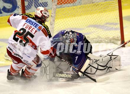 EBEL. Eishockey Bundesliga. EC KAC gegen Alba Volan SAPA Fehervar AV19. Kirk Furey, (KAC), Zoltan Hetenyi (Alba Volan). Klagenfurt, am 28.12.2010.
Foto: Kuess 

---
pressefotos, pressefotografie, kuess, qs, qspictures, sport, bild, bilder, bilddatenbank