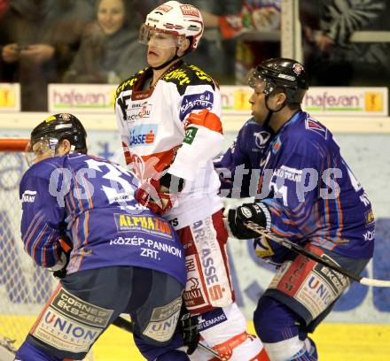 EBEL. Eishockey Bundesliga. EC KAC gegen Alba Volan SAPA Fehervar AV19. Paul Schellander (KAC), TOKAJI Viktor, KOVACS Csaba  (Alba Volan). Klagenfurt, am 28.12.2010.
Foto: Kuess 

---
pressefotos, pressefotografie, kuess, qs, qspictures, sport, bild, bilder, bilddatenbank