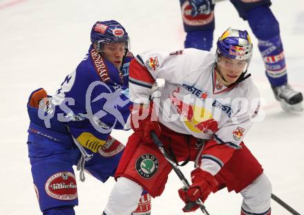 EBEL. Eishockey Bundesliga. EC Rekordfenster VSV gegen Red Bull Salzburg. Matt Ryan (VSV), Thomas Raffl (Salzburg). Villach, am 30.12.2010.
Foto: Kuess
---
pressefotos, pressefotografie, kuess, qs, qspictures, sport, bild, bilder, bilddatenbank