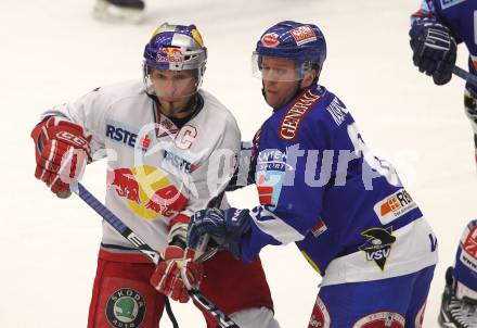 EBEL. Eishockey Bundesliga. EC Rekordfenster VSV gegen Red Bull Salzburg. Roland Kaspitz (VSV), Thomas Koch (Salzburg). Villach, am 30.12.2010.
Foto: Kuess
---
pressefotos, pressefotografie, kuess, qs, qspictures, sport, bild, bilder, bilddatenbank