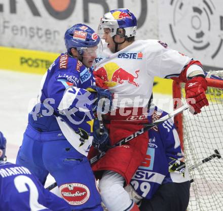 EBEL. Eishockey Bundesliga. EC Rekordfenster VSV gegen Red Bull Salzburg. Tomaz Razingar (VSV), Andre Lakos (Salzburg). Villach, am 30.12.2010.
Foto: Kuess
---
pressefotos, pressefotografie, kuess, qs, qspictures, sport, bild, bilder, bilddatenbank