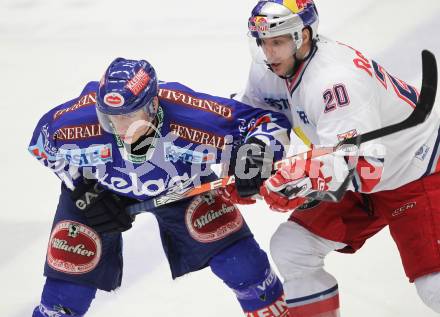 EBEL. Eishockey Bundesliga. EC Rekordfenster VSV gegen Red Bull Salzburg. Michael Raffl (VSV), Daniel Welser (Salzburg). Villach, am 30.12.2010.
Foto: Kuess
---
pressefotos, pressefotografie, kuess, qs, qspictures, sport, bild, bilder, bilddatenbank