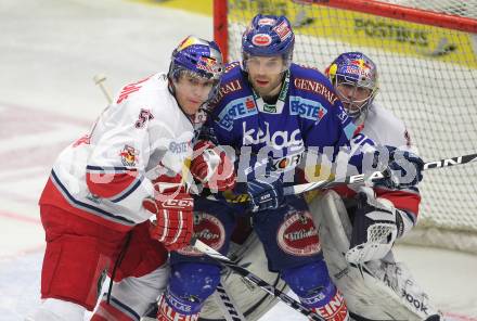 EBEL. Eishockey Bundesliga. EC Rekordfenster VSV gegen Red Bull Salzburg. Derek Damon (VSV), Matthias Trattnig, Reinhad Divis (Salzburg). Villach, am 30.12.2010.
Foto: Kuess
---
pressefotos, pressefotografie, kuess, qs, qspictures, sport, bild, bilder, bilddatenbank