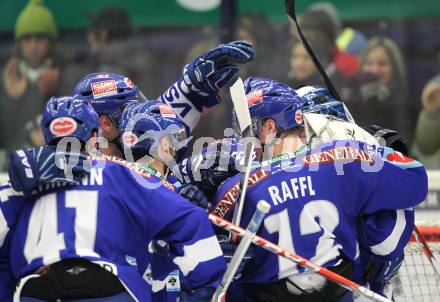 EBEL. Eishockey Bundesliga. EC Rekordfenster VSV gegen Red Bull Salzburg. Jubel (VSV). Villach, am 30.12.2010.
Foto: Kuess
---
pressefotos, pressefotografie, kuess, qs, qspictures, sport, bild, bilder, bilddatenbank