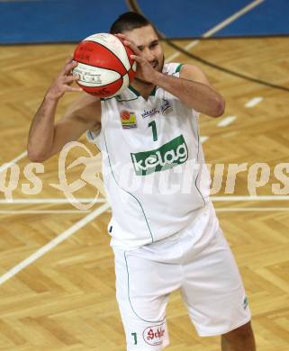 Basketball Bundesliga. Woerthersee Piraten gegen WBC Raiffeisen Wels.  Bernhard Weber (Piraten). Klagenfurt, 18.12.2010.
Foto:  Kuess

---
pressefotos, pressefotografie, kuess, qs, qspictures, sport, bild, bilder, bilddatenbank