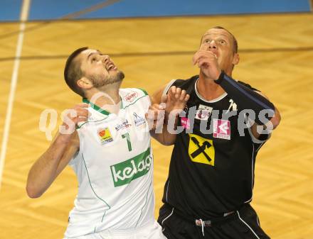 Basketball Bundesliga. Woerthersee Piraten gegen WBC Raiffeisen Wels.  Bernhard Weber (Piraten),  Tilo Klette (Wels). Klagenfurt, 18.12.2010.
Foto:  Kuess

---
pressefotos, pressefotografie, kuess, qs, qspictures, sport, bild, bilder, bilddatenbank