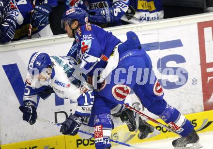 EBEL. Eishockey Bundesliga. EC Rekordfenster VSV gegen KHL Medvescak Zagreb. Joshua Langfeld, (VSV),  Andy Sertich (Zagreb). Villach, am 2.1.2011.
Foto: Kuess

---
pressefotos, pressefotografie, kuess, qs, qspictures, sport, bild, bilder, bilddatenbank