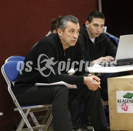 Basketball Bundesliga. Woerthersee Piraten gegen Arkadia Traiskirchen Lions.  Emir Osmanovic (Piraten). Klagenfurt, 2.1.2011.
Foto:  Kuess

---
pressefotos, pressefotografie, kuess, qs, qspictures, sport, bild, bilder, bilddatenbank