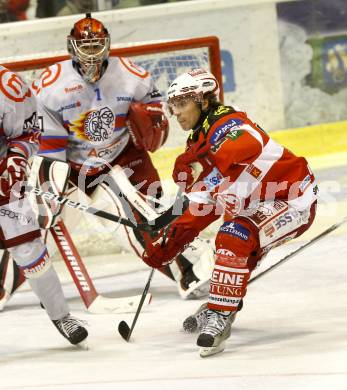 EBEL. Eishockey Bundesliga. EC KAC gegen HK Acroni Jesenice. KALT Dieter (KAC), SUOMALAINEN Jaakko (Jesenice). Klagenfurt, am 2.1.2011.
Foto: Kuess 

---
pressefotos, pressefotografie, kuess, qs, qspictures, sport, bild, bilder, bilddatenbank