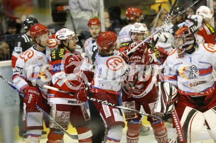 EBEL. Eishockey Bundesliga. EC KAC gegen HK Acroni Jesenice. Rauferei SPURGEON Tyler, PIRMANN Markus (KAC), CAVOSIE Marc, JEGLIC Ziga,  SUOMALAINEN Jaakko (Jesenice). Klagenfurt, am 2.1.2011.
Foto: Kuess 

---
pressefotos, pressefotografie, kuess, qs, qspictures, sport, bild, bilder, bilddatenbank