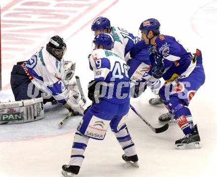 EBEL. Eishockey Bundesliga. EC Rekordfenster VSV gegen KHL Medvescak Zagreb. Jonathan Ferland, (VSV), Gasper Kroselj, Greg Day (Zagreb). Villach, am 2.1.2011.
Foto: Kuess

---
pressefotos, pressefotografie, kuess, qs, qspictures, sport, bild, bilder, bilddatenbank