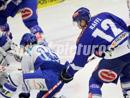 EBEL. Eishockey Bundesliga. EC Rekordfenster VSV gegen KHL Medvescak Zagreb. Michael Raffl, (VSV), Andy Sertich (Zagreb). Villach, am 2.1.2011.
Foto: Kuess

---
pressefotos, pressefotografie, kuess, qs, qspictures, sport, bild, bilder, bilddatenbank