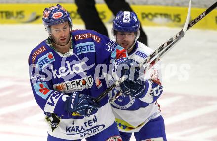 EBEL. Eishockey Bundesliga. EC Rekordfenster VSV gegen KHL Medvescak Zagreb. Tomaz Razingar, (VSV), Kenneth Macauley (Zagreb). Villach, am 2.1.2011.
Foto: Kuess

---
pressefotos, pressefotografie, kuess, qs, qspictures, sport, bild, bilder, bilddatenbank