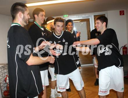 Basketball Bundesliga. Woerthersee Piraten gegen Arkadia Traiskirchen Lions.  Bernhard Weber,  Marco Breithuber, Christian Erschen. Klagenfurt, 2.1.2011.
Foto:  Kuess

---
pressefotos, pressefotografie, kuess, qs, qspictures, sport, bild, bilder, bilddatenbank