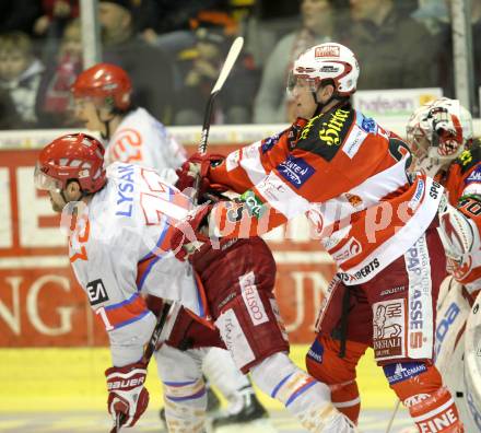 EBEL. Eishockey Bundesliga. EC KAC gegen HK Acroni Jesenice. FUREY Kirk (KAC), LYSAK Brett (Jesenice). Klagenfurt, am 2.1.2011.
Foto: Kuess 

---
pressefotos, pressefotografie, kuess, qs, qspictures, sport, bild, bilder, bilddatenbank