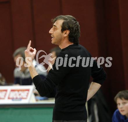 Basketball Bundesliga. Woerthersee Piraten gegen Arkadia Traiskirchen Lions.  Maghelli Andrea (Traiskirchen). Klagenfurt, 2.1.2011.
Foto:  Kuess

---
pressefotos, pressefotografie, kuess, qs, qspictures, sport, bild, bilder, bilddatenbank