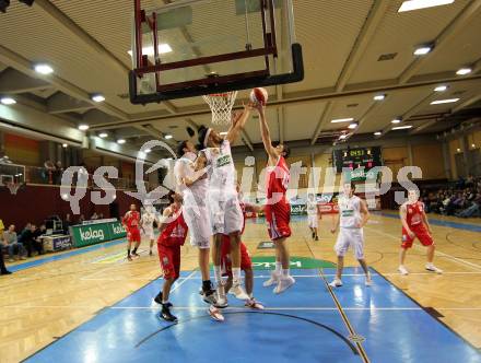 Basketball Bundesliga. Woerthersee Piraten gegen Arkadia Traiskirchen Lions.  Erik Rhinehart, Thomas Kennedy (Piraten), Drenovac Djordje (Traiskirchen). Klagenfurt, 2.1.2011.
Foto:  Kuess

---
pressefotos, pressefotografie, kuess, qs, qspictures, sport, bild, bilder, bilddatenbank