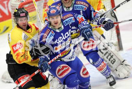 EBEL. Eishockey Bundesliga. EC Rekordfenster VSV gegen Vienna Capitals. Jonathan Ferland, (VSV), Francois Bouchard (Vienna). Villach, am 4.1.2011.
Foto: Kuess

---
pressefotos, pressefotografie, kuess, qs, qspictures, sport, bild, bilder, bilddatenbank