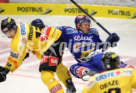 EBEL. Eishockey Bundesliga. EC Rekordfenster VSV gegen Vienna Capitals. Matt Ryan, (VSV), David Rodman (Vienna). Villach, am 4.1.2011.
Foto: Kuess

---
pressefotos, pressefotografie, kuess, qs, qspictures, sport, bild, bilder, bilddatenbank