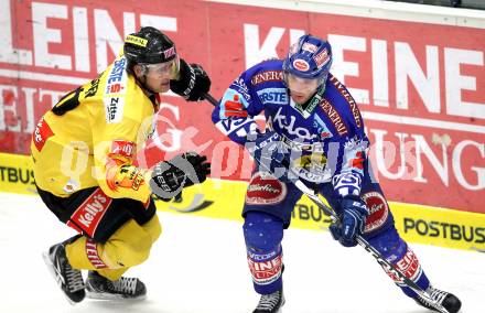 EBEL. Eishockey Bundesliga. EC Rekordfenster VSV gegen Vienna Capitals. Derek Damon,  (VSV), Philipp Pinter (Vienna). Villach, am 4.1.2011.
Foto: Kuess

---
pressefotos, pressefotografie, kuess, qs, qspictures, sport, bild, bilder, bilddatenbank