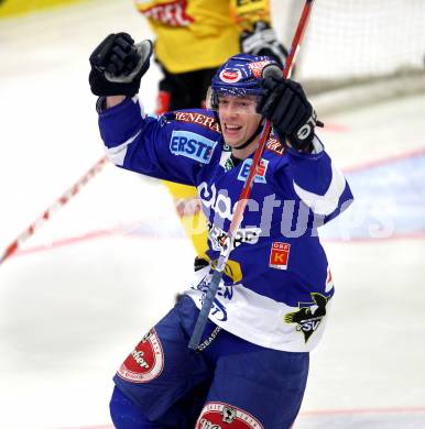 EBEL. Eishockey Bundesliga. EC Rekordfenster VSV gegen Vienna Capitals. Torjubel Michael Raffl (VSV). Villach, am 4.1.2011.
Foto: Kuess

---
pressefotos, pressefotografie, kuess, qs, qspictures, sport, bild, bilder, bilddatenbank