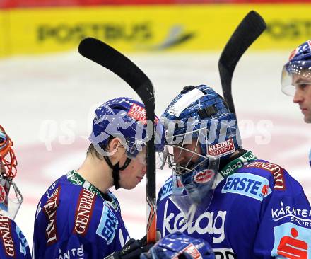 EBEL. Eishockey Bundesliga. EC Rekordfenster VSV gegen Vienna Capitals. Michael Raffl, Bernhard Starkbaum (VSV). Villach, am 4.1.2011.
Foto: Kuess

---
pressefotos, pressefotografie, kuess, qs, qspictures, sport, bild, bilder, bilddatenbank